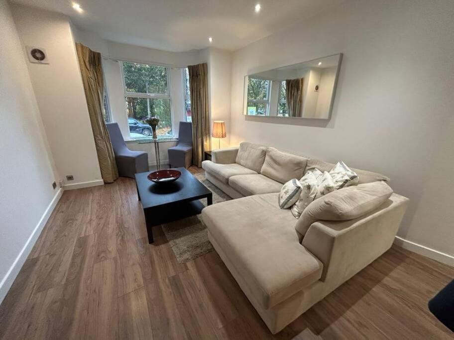 Spacious Central 2Bed Apartment Wilmslow Exterior foto